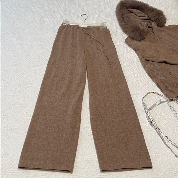 St. John cashmere Tan Wide Leg Women's Pants - Picture 2 of 16